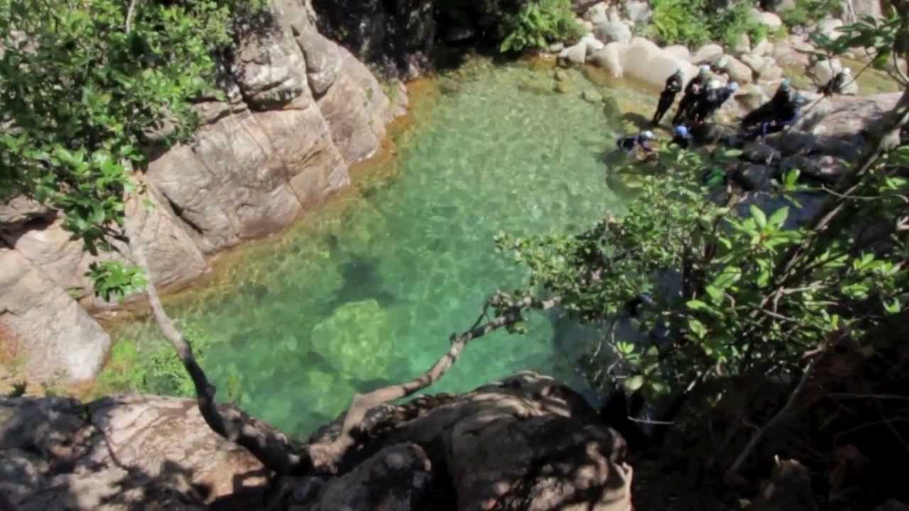 Canyoning en corse du sud a bavella, la Vacca , le Pulischellu proposer par l'équipe xtremsud canyon