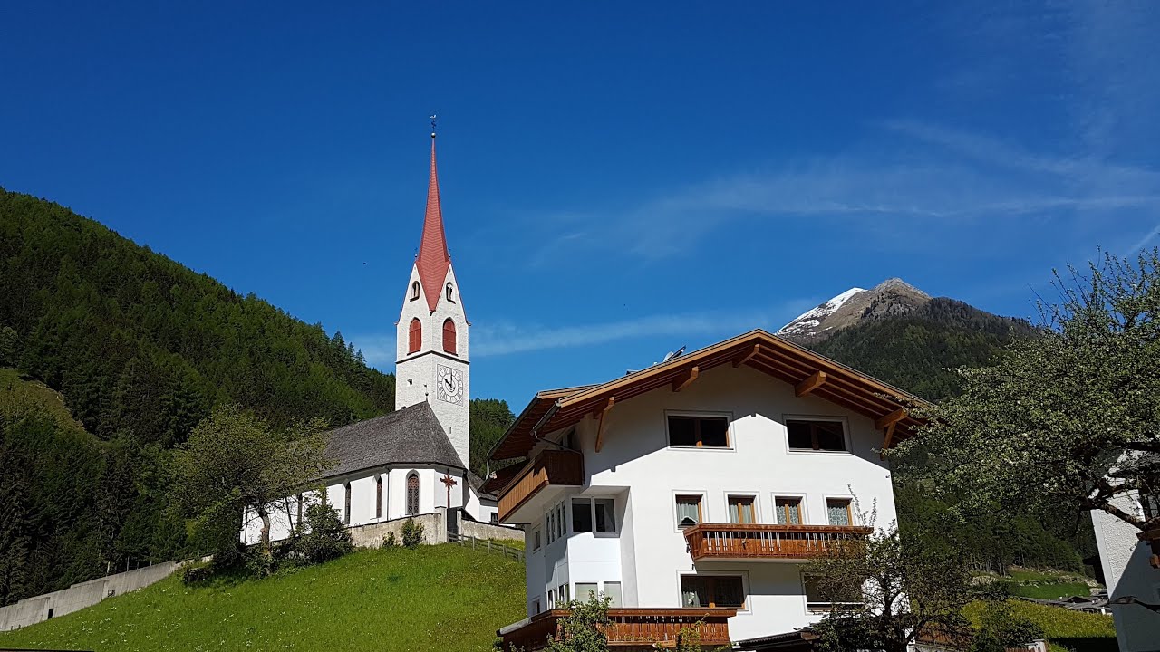 Lutago en de Dolomieten, Italië: 12 daagse Excursiereis met Bolderman, mei-juni 2019 movie.