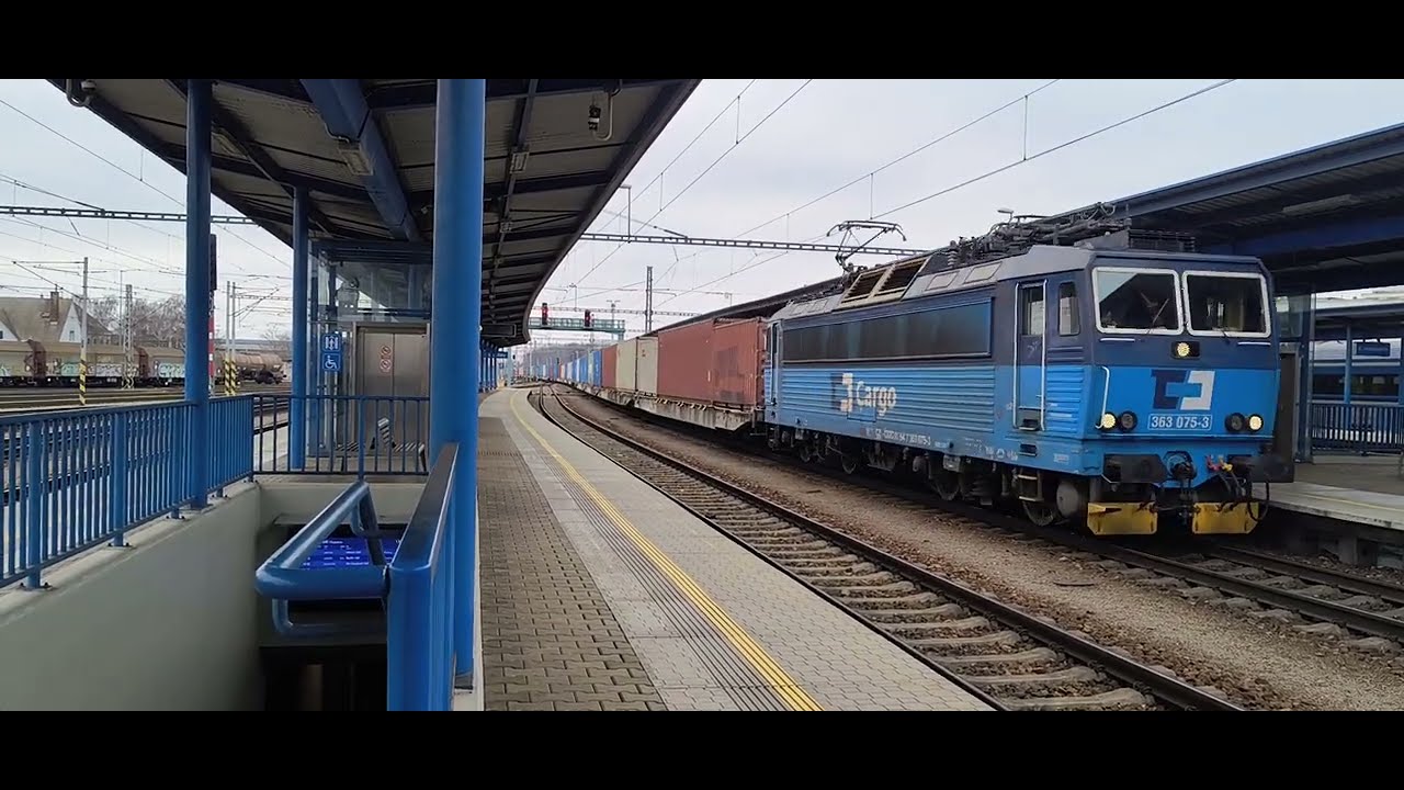  Nákladní vlak s lokomotivou Eso v Břeclav Freight train with the Eso locomotive in Břeclav
