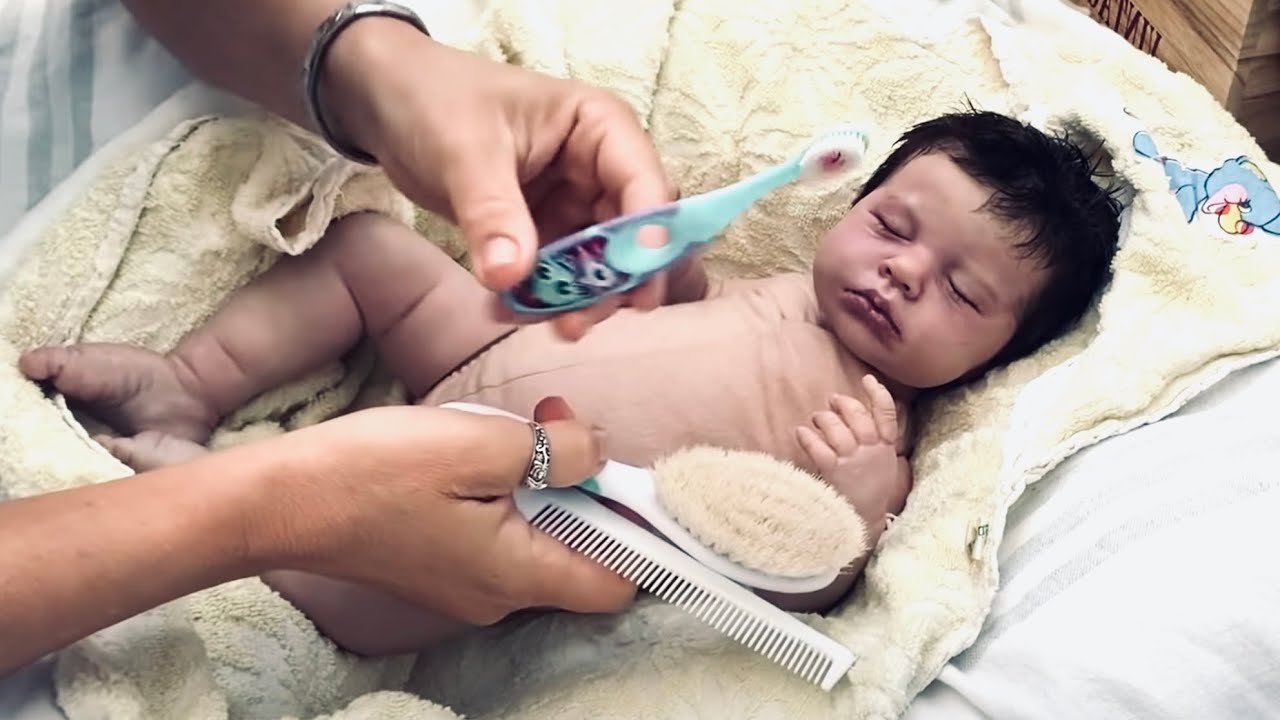 💙 CUIDADOS DEL PELO de un Bebé Reborn con JULIA