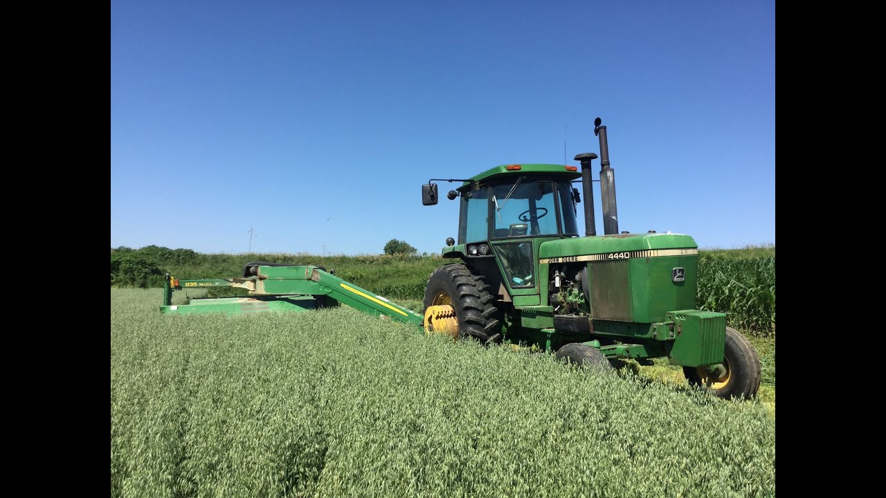 Mowing Oats to be Chopped - JD 4440 & 835 MoCo