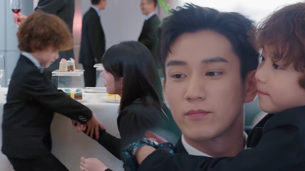 心机女欺负灰姑娘儿子，嘲笑他没有父亲，不料他父亲是拥有上亿资产的富豪！【你给我的喜欢 The Love You Give Me】