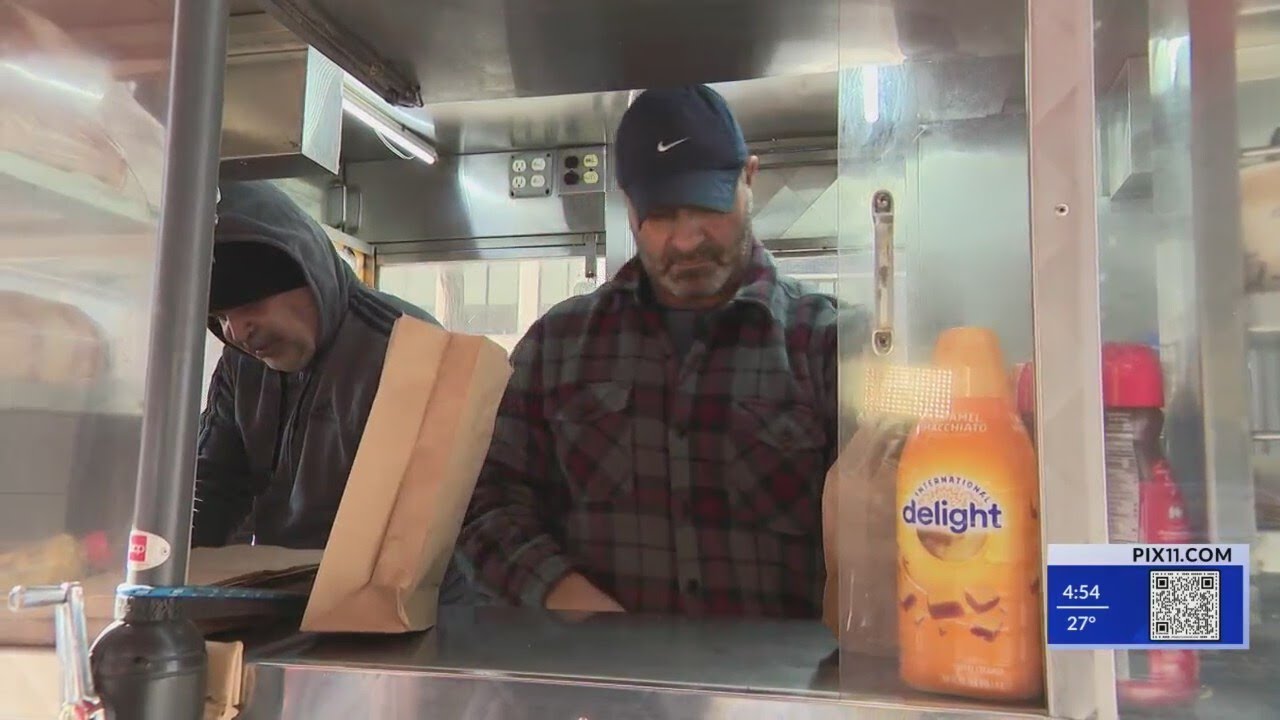 Exploring the daily lives of NYC's street cart vendors