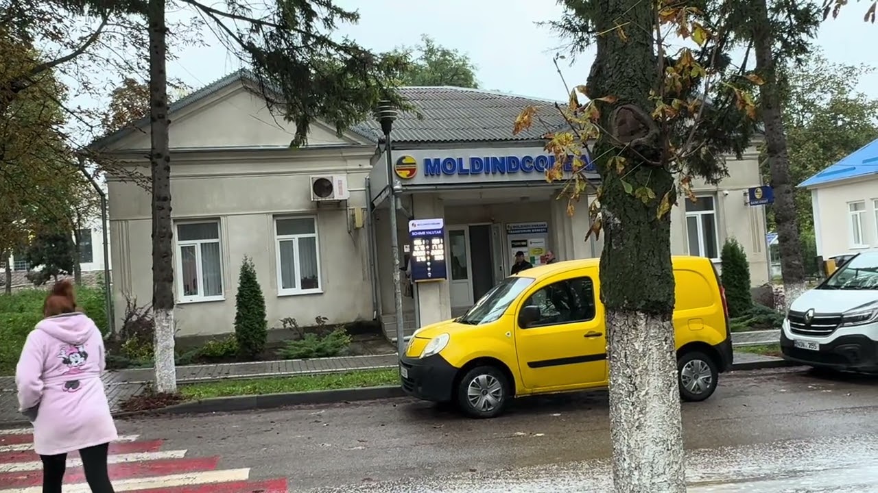 Осень наступила и пошли дожди. Бричаны на севере страны.