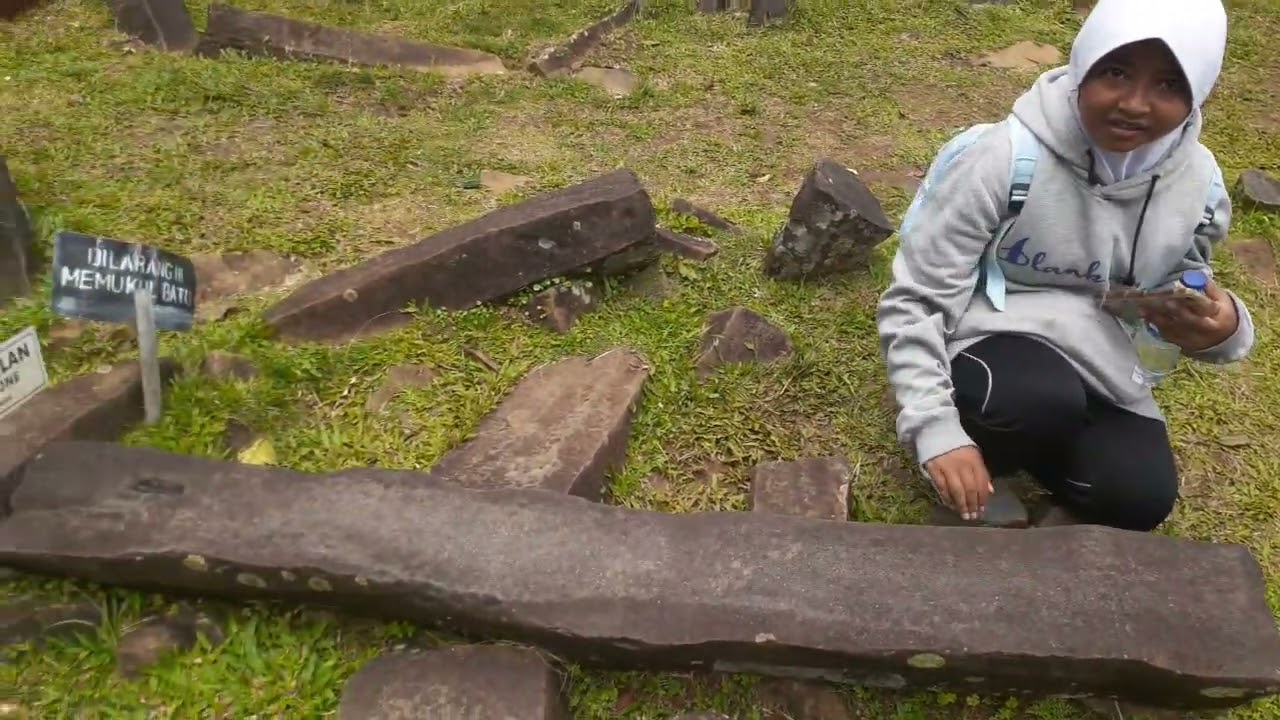 Berkunjung ke SITUS MEGALITIKUM GUNUNG PADANG 