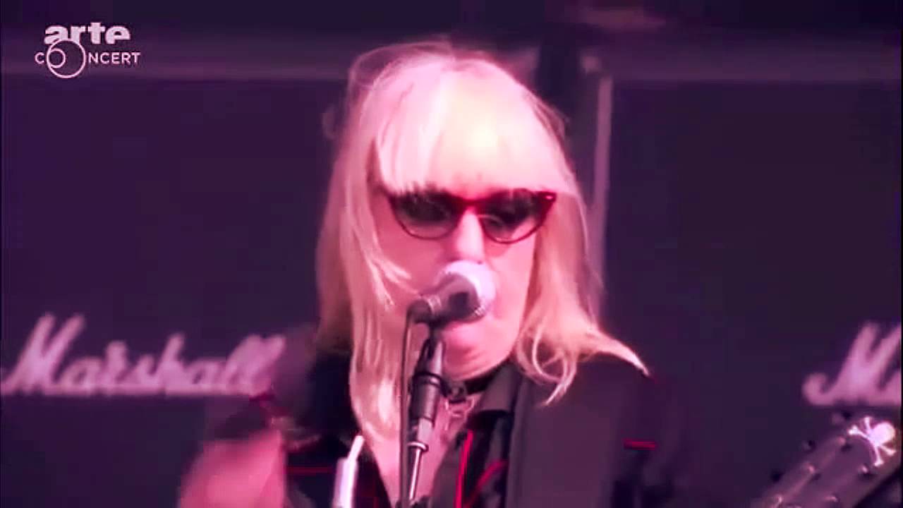 L7 - Monster (Live at Hellfest 2015)