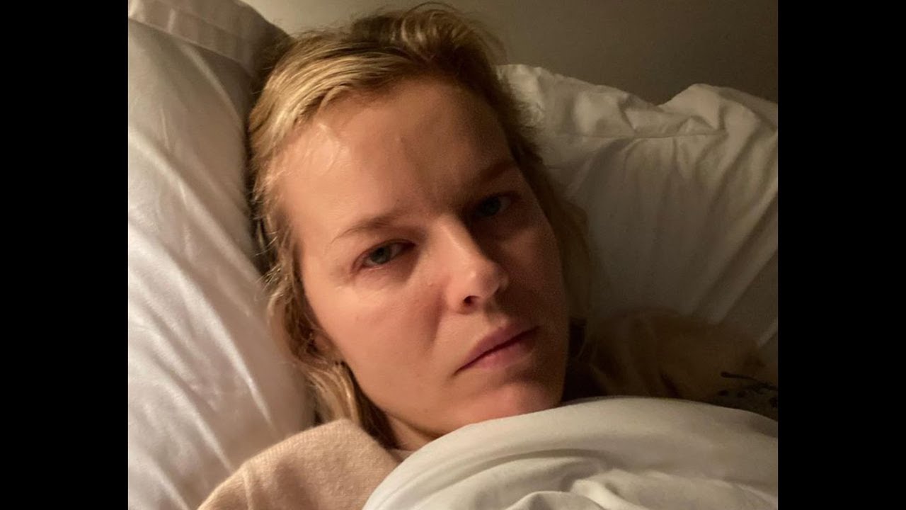 Eva Herzigova ha il Covid e non riesce a cucinare: ecco come sta