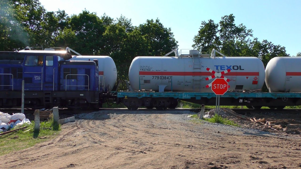 [4K] Przejazd kolejowy, Rodowo - przed i w trakcie prac na linii 217 | Polish railroad crossing