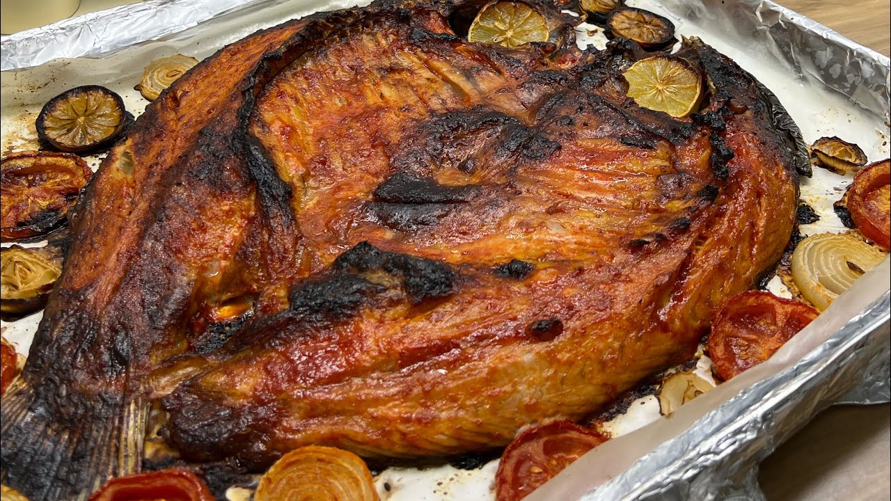 سمك مشوي بالفرن / بتتبيلة مميزة / + اطيب رز احمر مبهر لا تفوتكم 😋