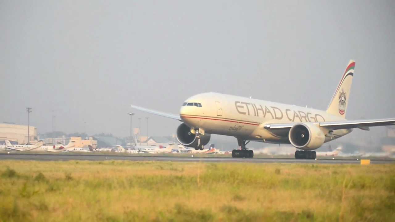 Plane Photography at Indira Gandhi International Airport New Delhi - Takeoffs
