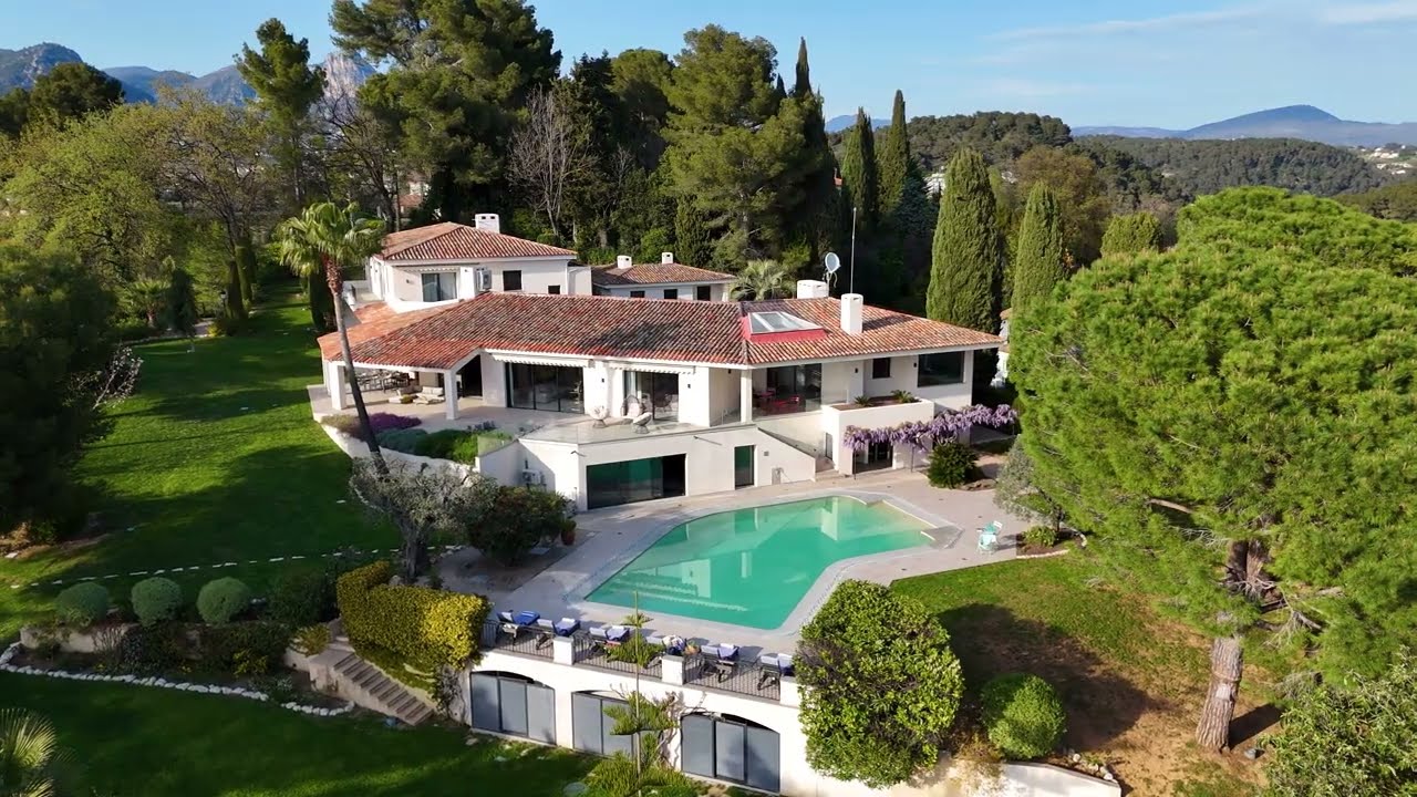 Villa Coco à Saint-Paul de Vence: Villa contemporaine de luxe avec piscines et vue village