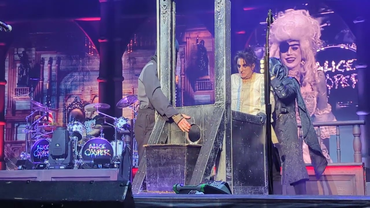 Alice Cooper Stanley Theater Utica NY 2025 front row Ballad of Dwight Fry