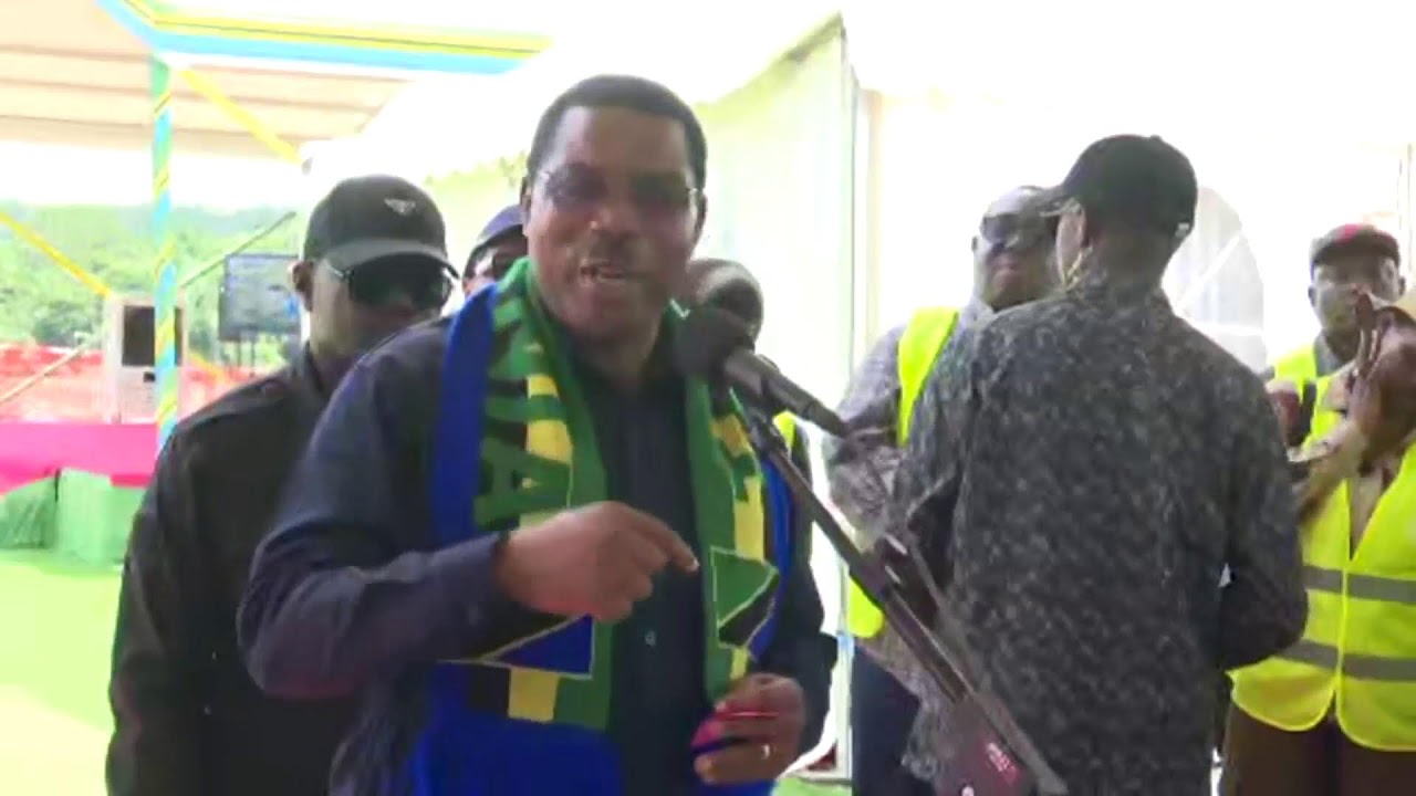 Waziri Mkuu anakagua ujenzi wa Bwawa la Maji Kidunda.