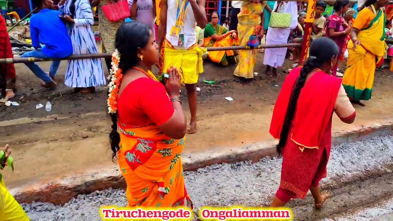 மகா அக்னி குண்டம் இறங்கும் பக்தர்கள் திருச்செங்கோடு அருள்மிகு சின்ன ஓங்காளியம்மன் திருக்கோயில்
