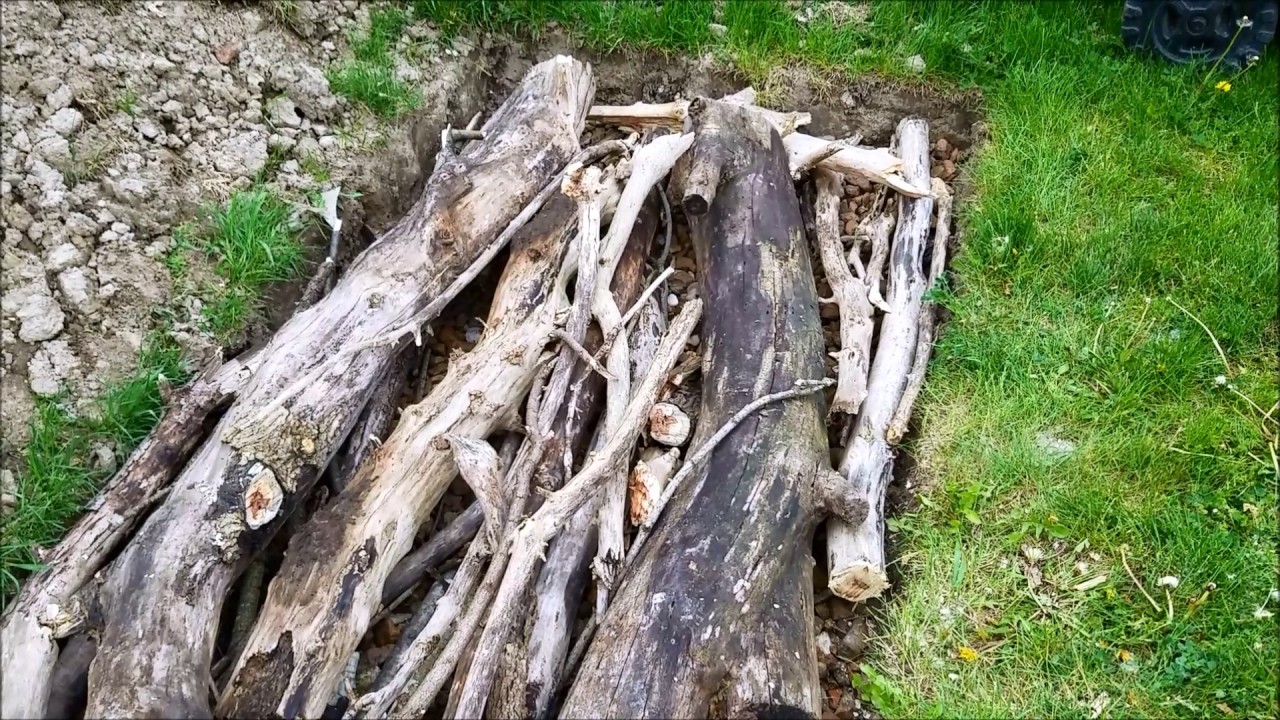 Hugelkultur Raised Bed - How I Built Mine