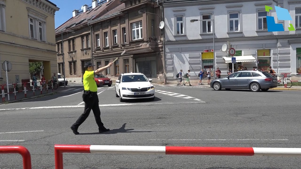 Řízení křižovatky policistou