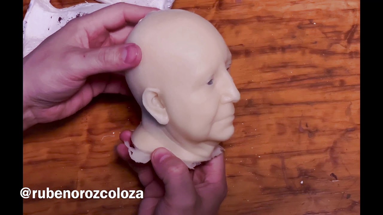 DESMOLDANDO  LA CABEZA DE SILICONA