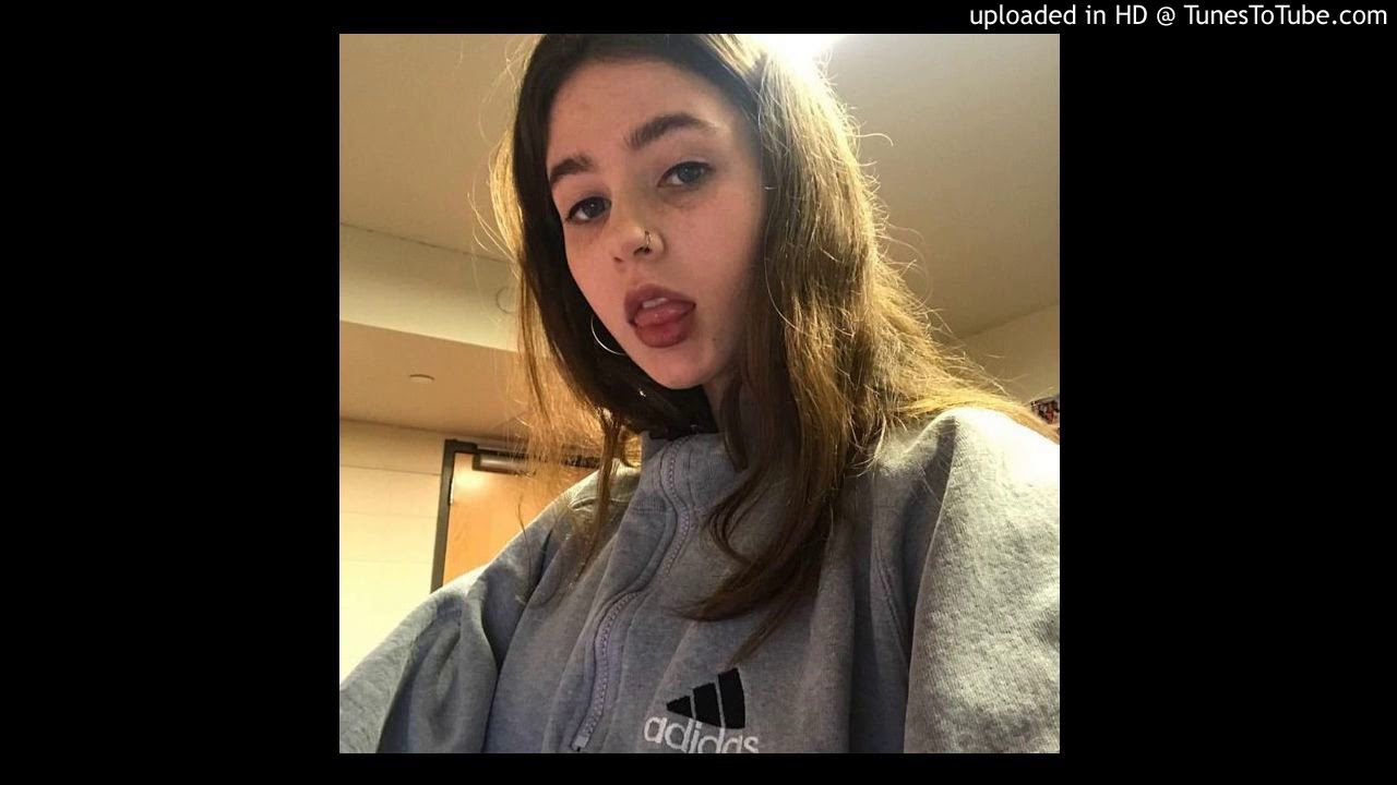 Clairo - Alright