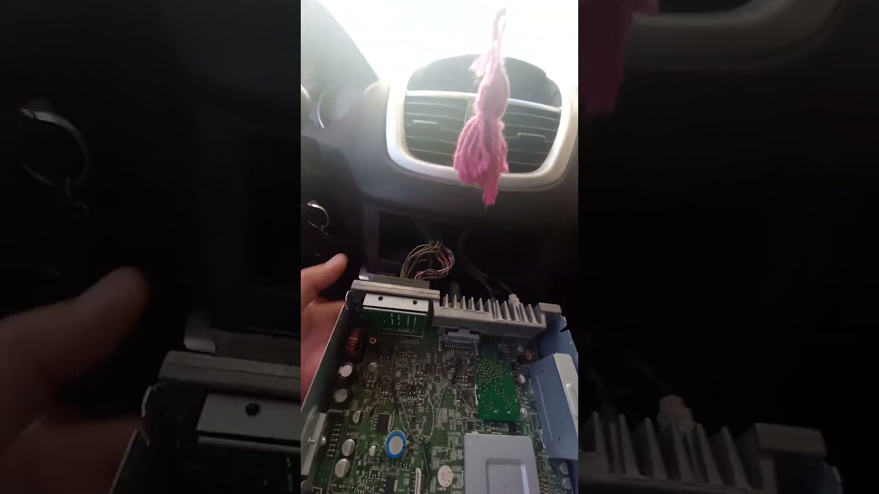 COMO QUITAR SISTEMA BLOQUEADO DEL ESTEREO DE UN PEUGEOT 207... PART N°1