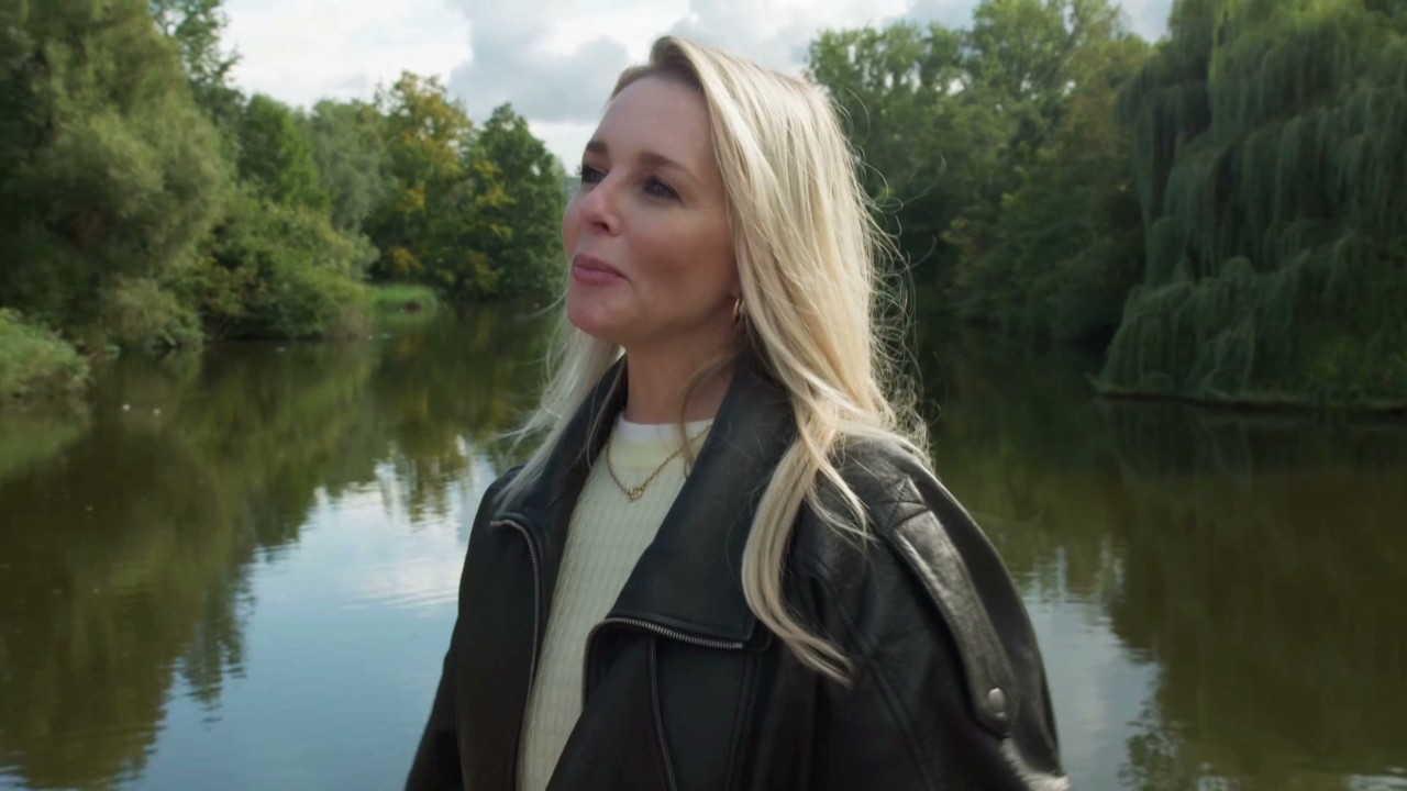 Chantal Janzen in Black Leather Jacket