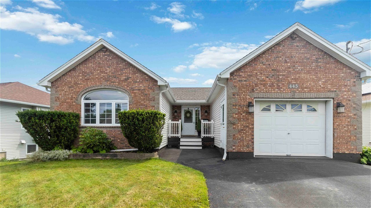 445 Astral Dr, Dartmouth, NS