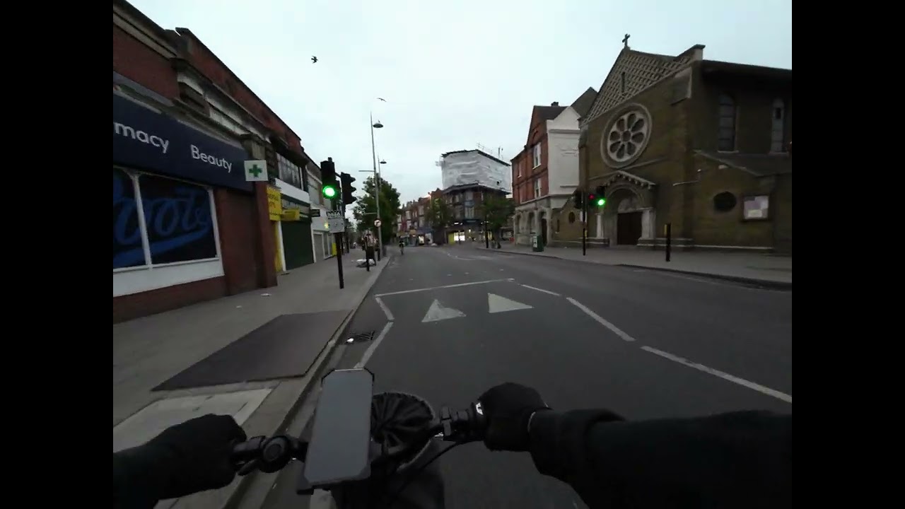 Btwin Tilt 500 - Before sunrise POV London
