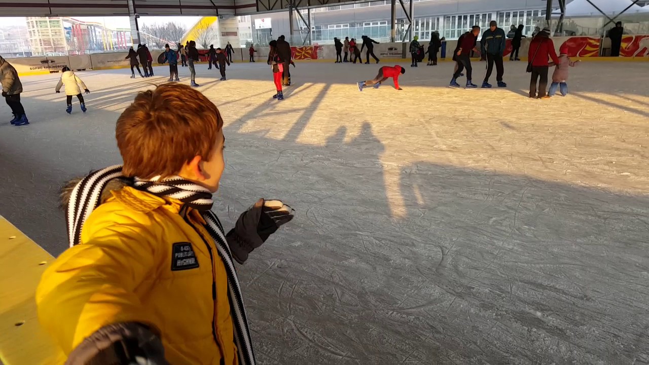 Ice skating winter Skopje , Üsküp te kış buz pateni
