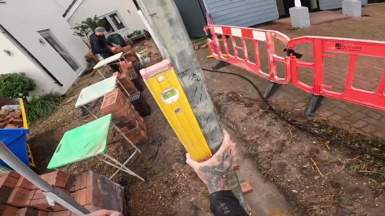 My labourer had a nightmare 🤦🏼 #bricklaying #labourer #bricklayer #construction #building