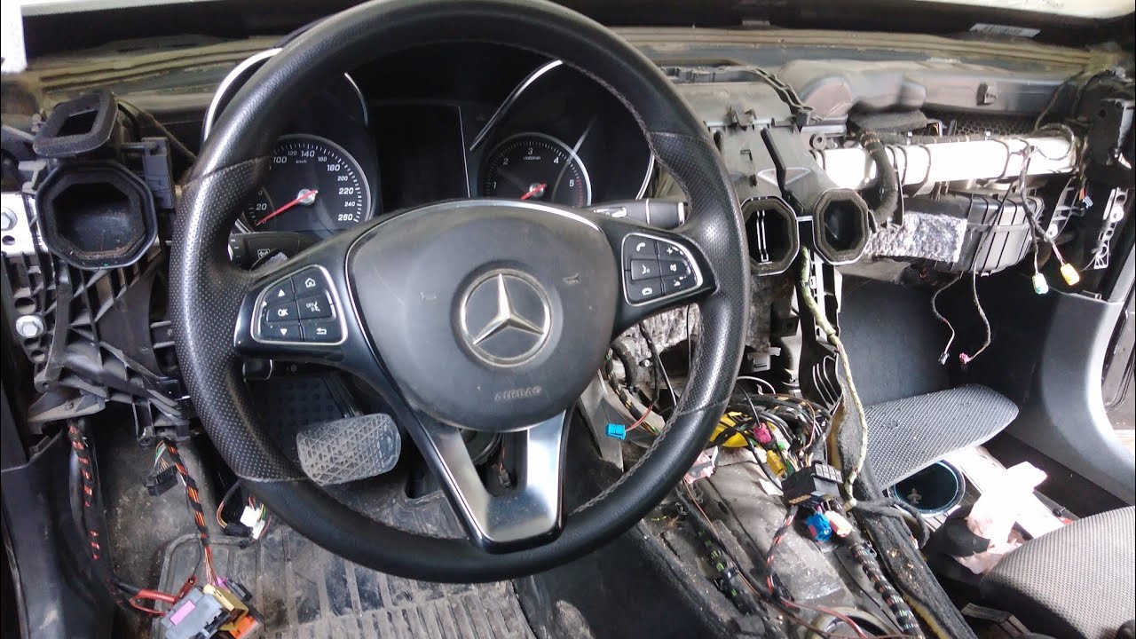 Voici comment Demantage tableau de bord mercedes w205