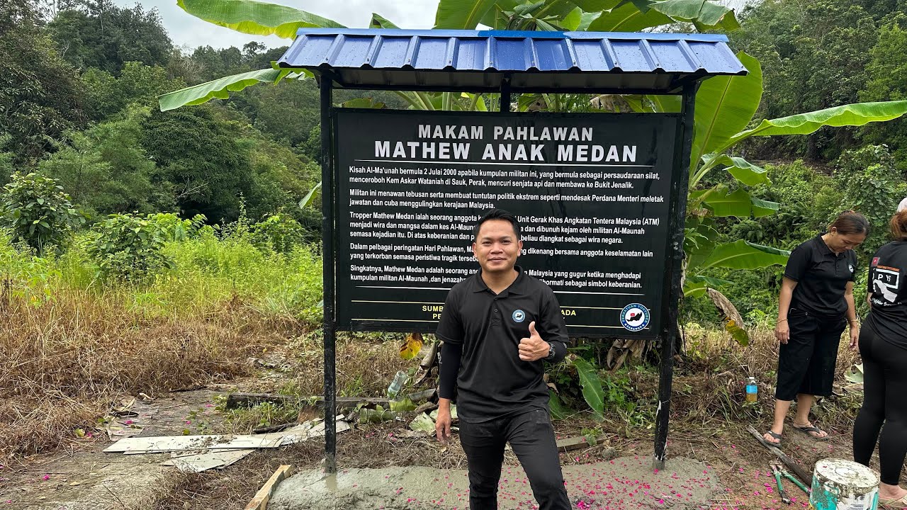Mendirikan Papan Tanda Pahlawan Mathew Anak Medan Gotong Royong Bersama Ahli PYS 