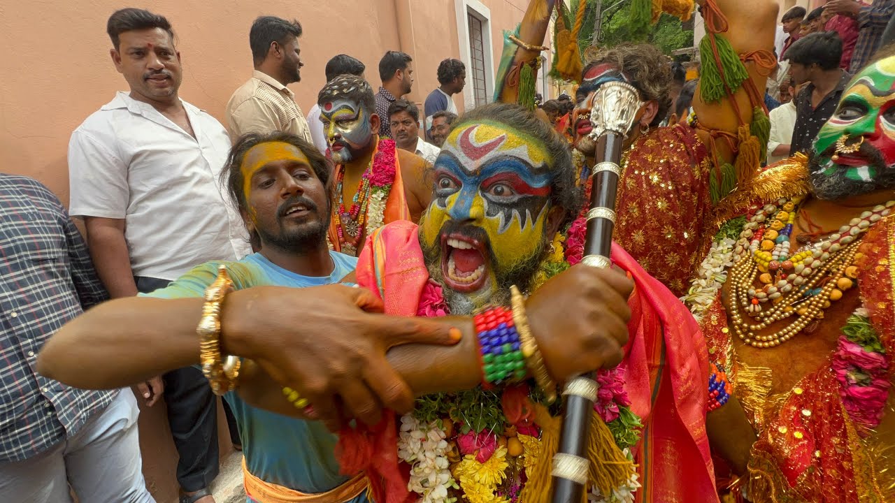 Talwar Shiva Potharaju Gavu at Golconda Bonalu | Potharaju Shanthi | Talwar Shiva Potharaju Dance
