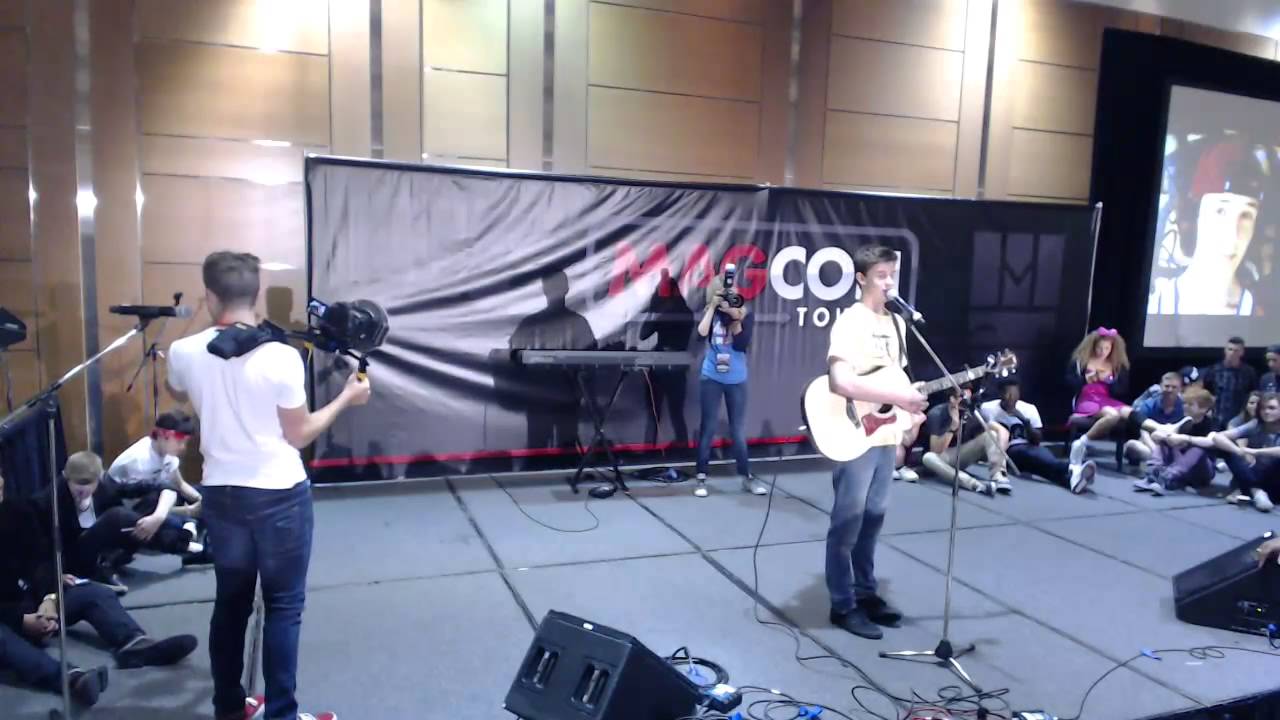 Shawn Mendes Perform at Magcon Toronto (28/06/14)