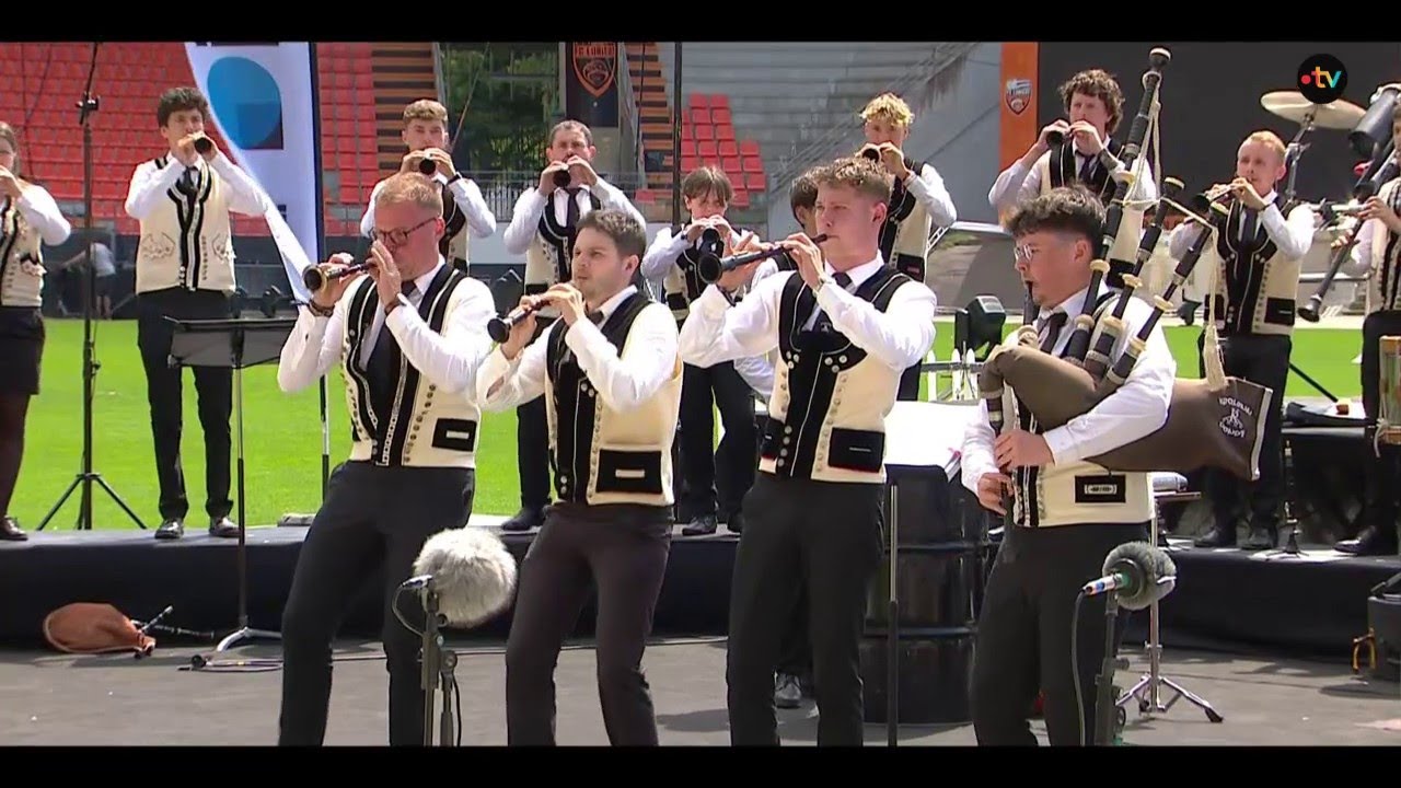 Bagad Kerlenn Pondi (Pontivy) - Grand Spectacle des bagadoù