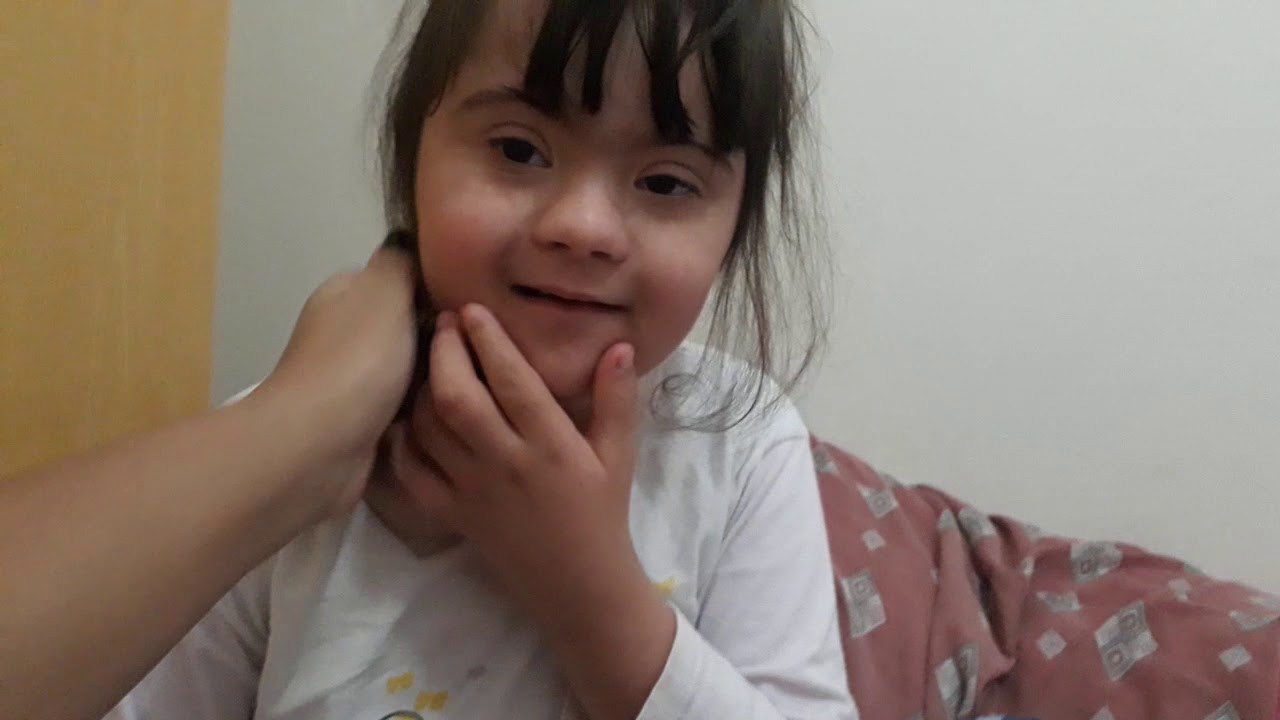 Mariana 7 anos com café da manhã  na cama!