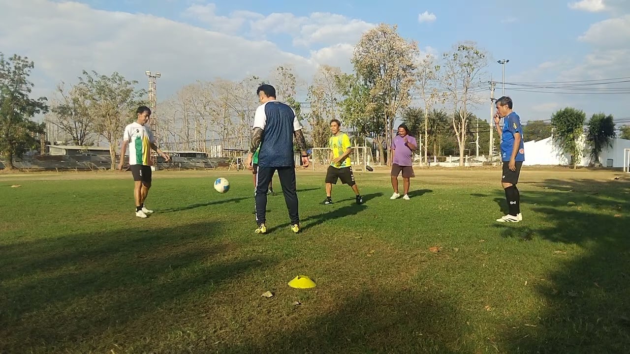 คนมักบอล
