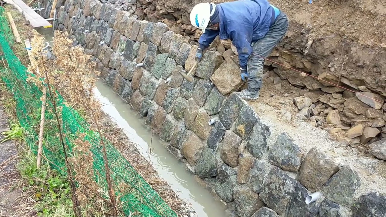 練石積を再利用して練石積ばぃ　Masonry with reused stones