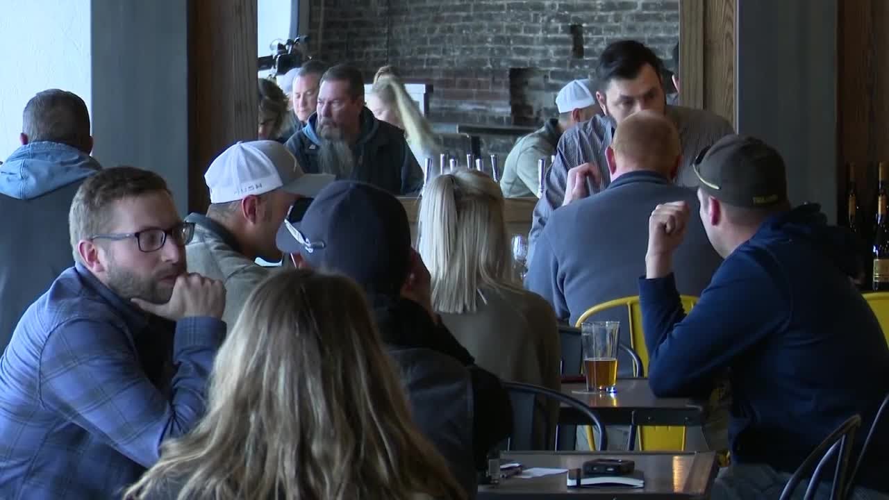 Great Falls welcomes new bar with packed house opening night