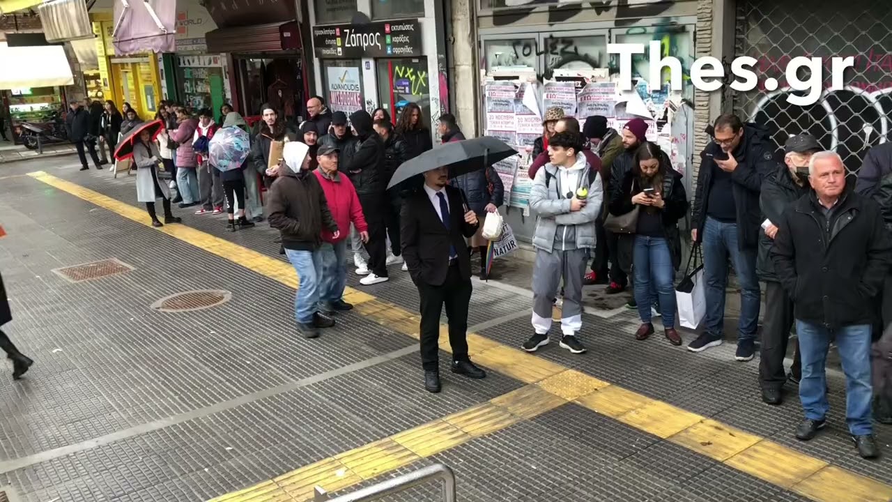 Σταθμός Βενιζέλου: Ο κόσμος περιμένει να ανοίξει το Μετρό