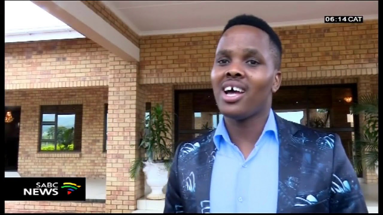 Maskandi artist Khuzani visits King Zwelithini to get blessings #GcwalisaIMabhida