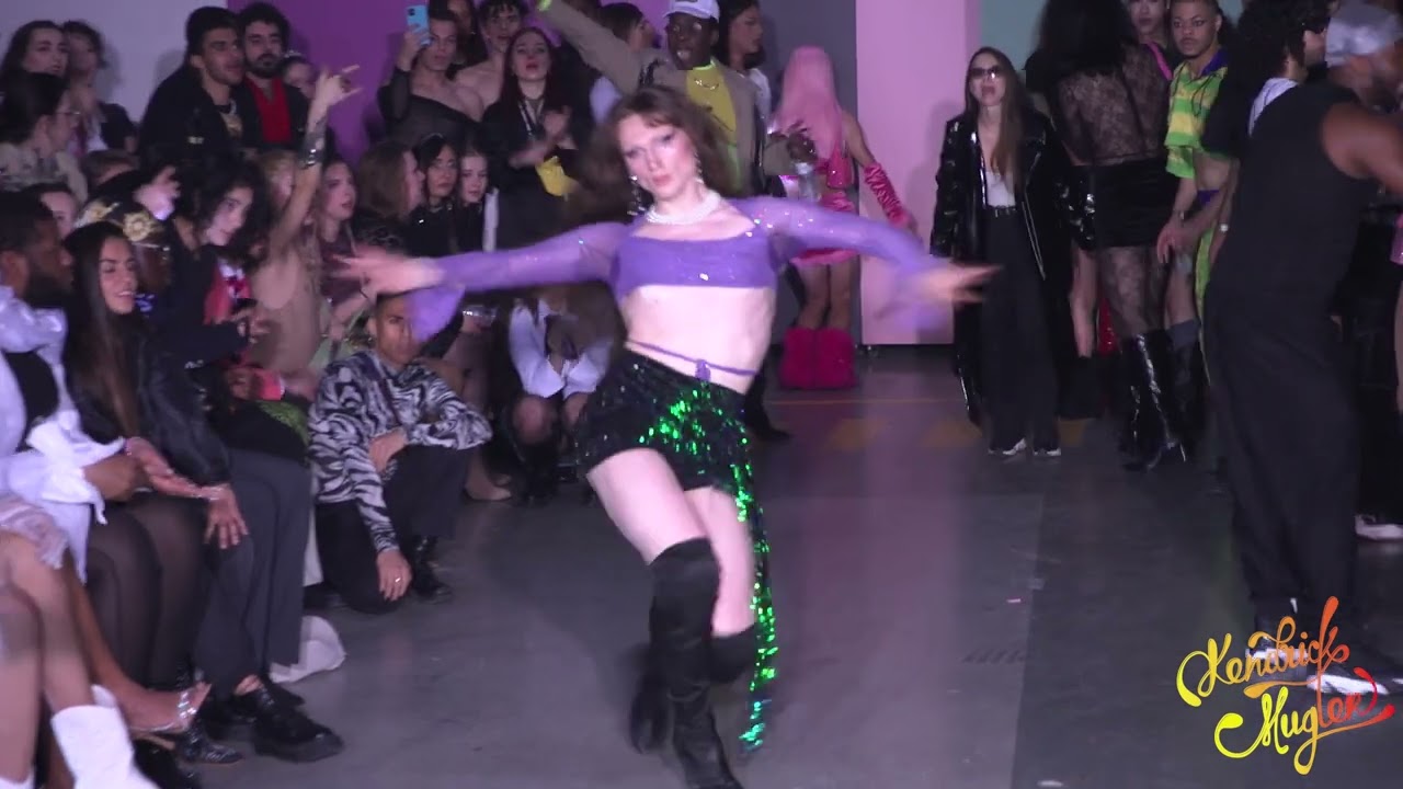 FEM QUEEN PERFORMANCE THE PRINCX KIKI BALL