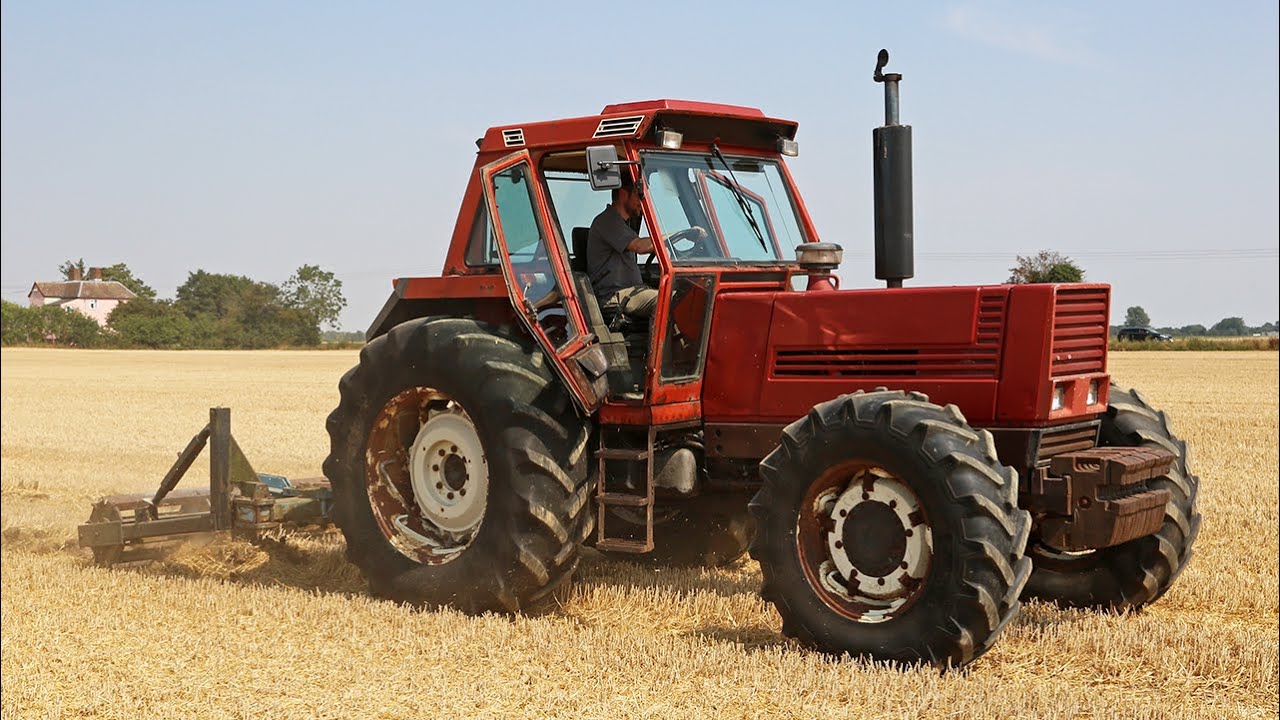 Italian classic flagship: 1983 Fiat 1880 subsoiling tramlines with Ransomes C-90 toolbar