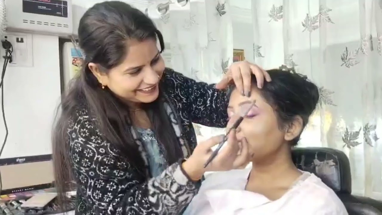 She like Tanya Mittal@umamakeoverandacademy 