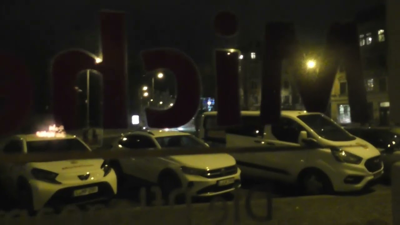 Ёлка в бюро Михельсон возле городского парка сквера Рамдорф. Видео 2