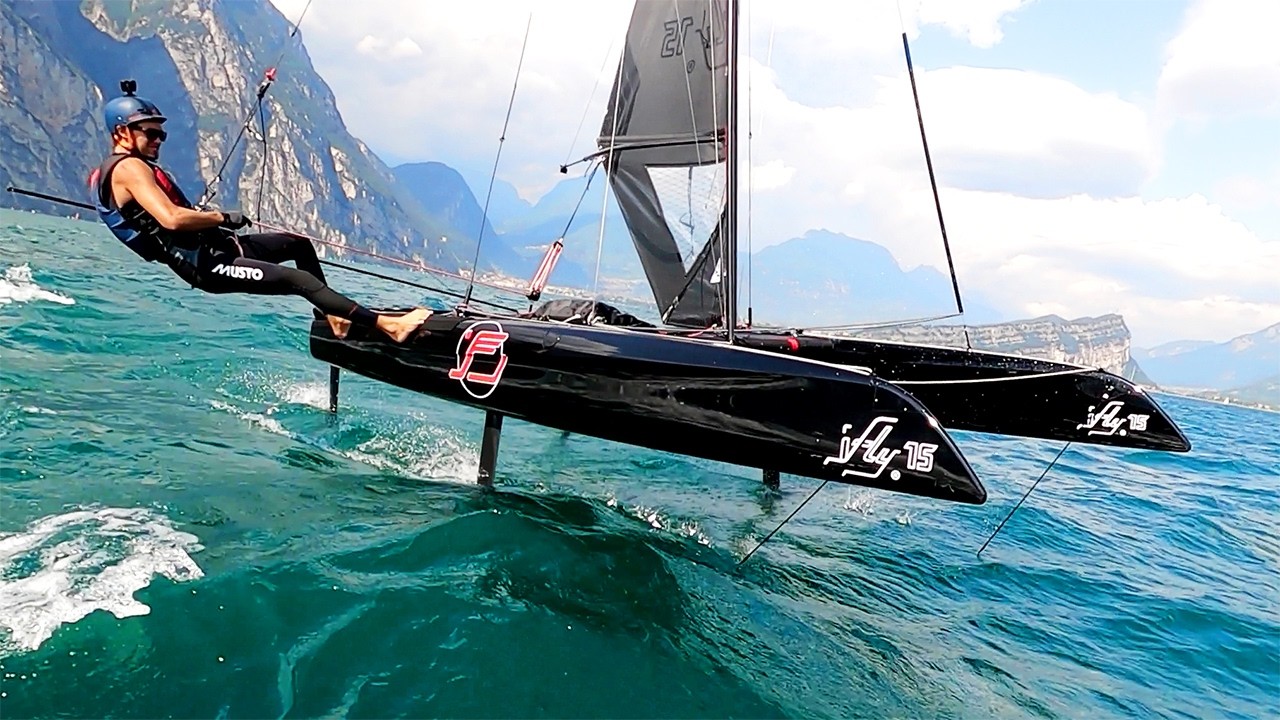 iFLY15 the only hydrofoil sailboat with intelligent FlySafe® Technology | Controlled high-speed runs