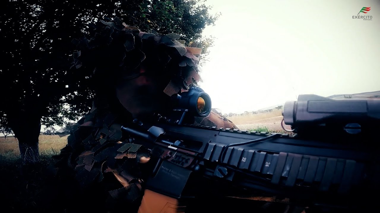 Sniper de Opera&ccedil;&otilde;es Especiais do Ex&eacute;rcito Portugu&ecirc;s e Romeno executam treino Combinado.