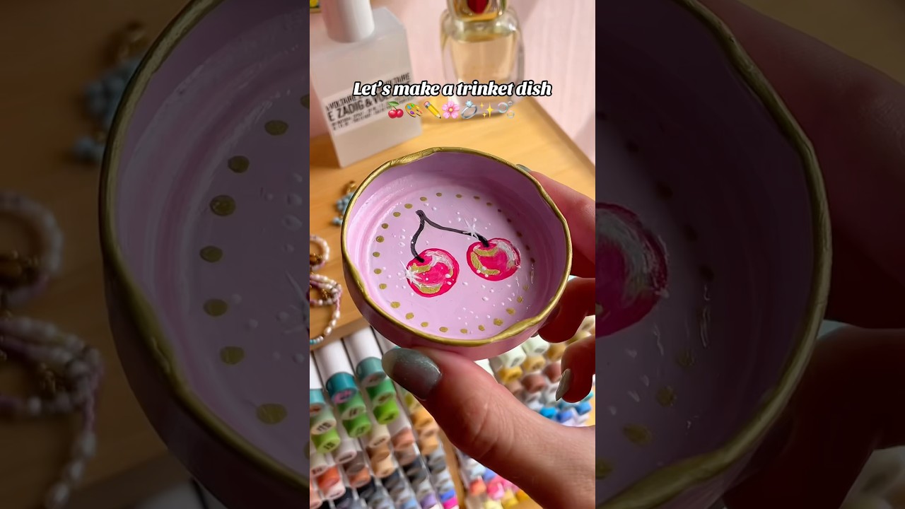 Cute trinket dish DIY ✨🍓🩵🎨 #craftideas #arthacks #recycle #creative #knutselen #diy #trinketdish