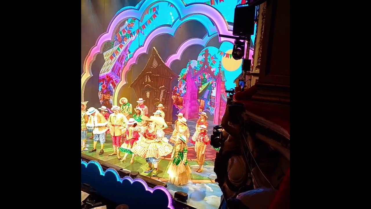 Swansea Grand Theatre pantomime 2024...Jack and The Beanstalk ..with Kevin John.@caroles-p3i