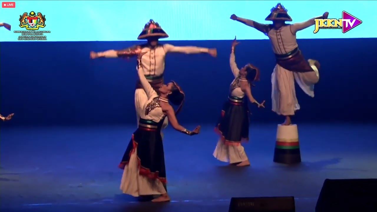 Melly Amalin - Festival Tari Malaysia 2022 kategori Etnik Kreatif (Dansa Fusion)