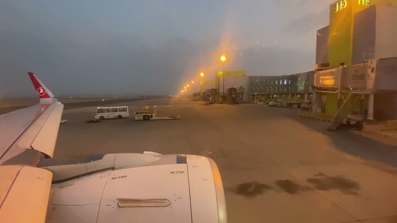 Istanbul to Medina on Turkish Airlines Airbus A321neo.