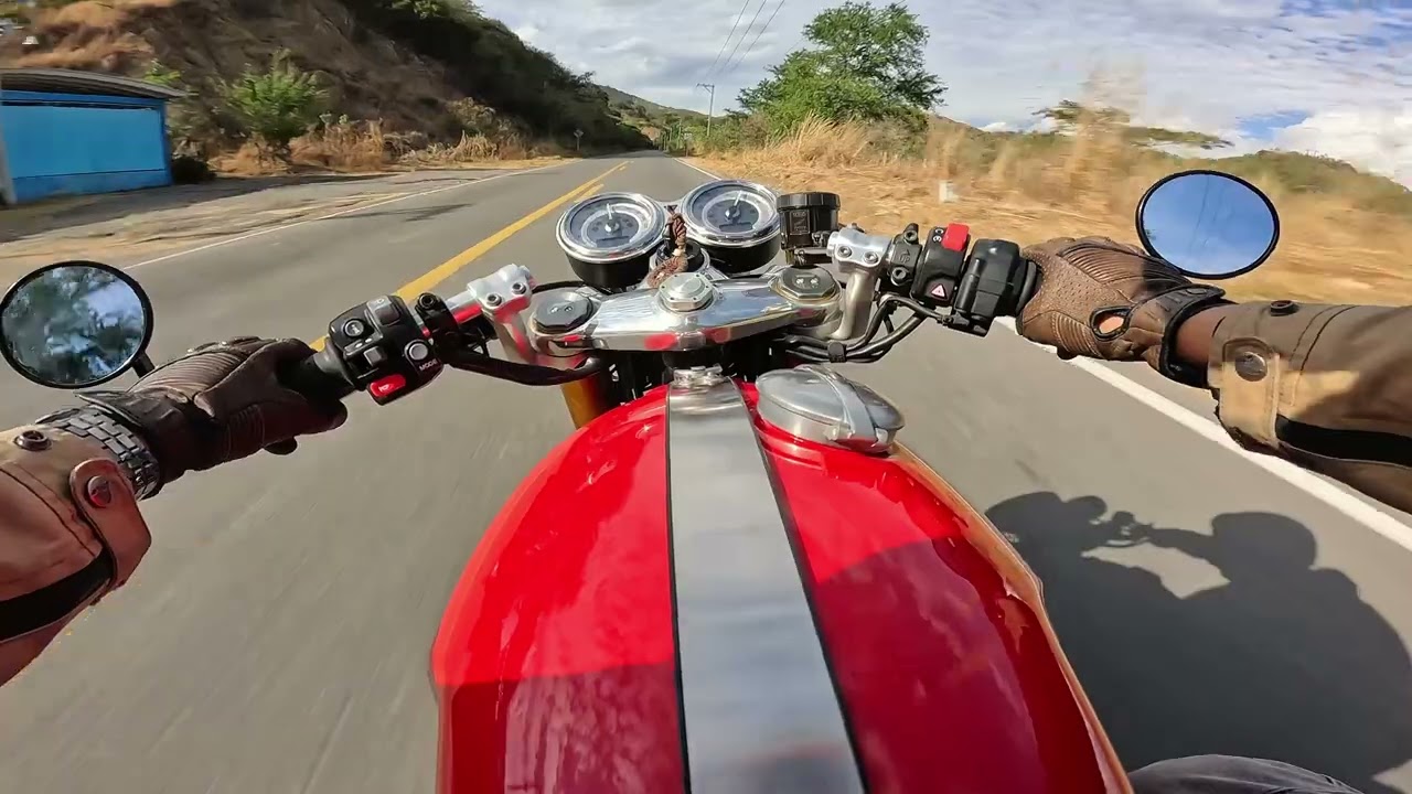 Triumph Thruxton 1200R Cinematic POV y sonido RAW.  Disfruta las curvas...